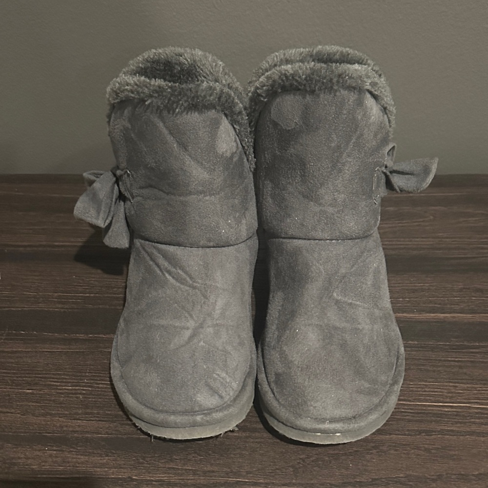 Kali Women's Gray Suede Ankle Boots